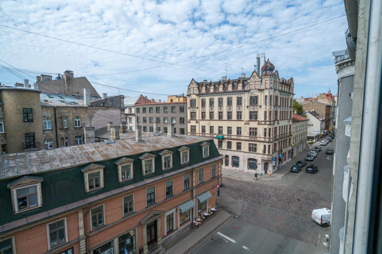 Easyrooms Dzirnavu Riga Bagian luar foto